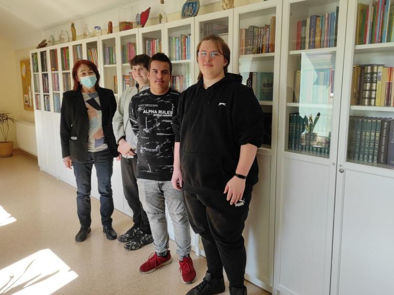 Pomagamy w tworzeniu  biblioteki