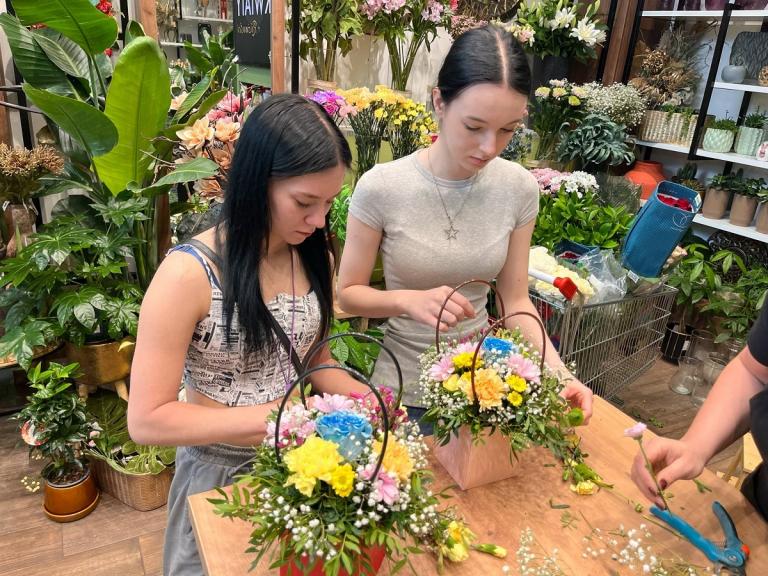 Wizyta studyjna w kwiaciarni z okazji Światowego Dnia Florysty – poznajemy zawód florysty