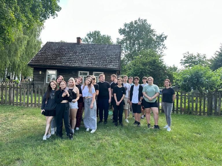 „ Mój region - moja mała Ojczyzna”   - uczestnicy 5-16 HP z wizytą w Sieradzkim Parku Etnograficznym