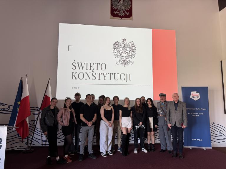 Apel z okazji Święta Konstytucji 3 Maja w 11-12 Hufcu Pracy w Gdyni