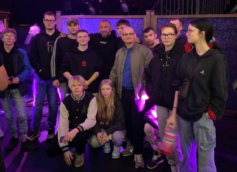 Spotkanie młodzieży z OSiW Namysłów z Radkiem Słodkiewiczem– kulturystą 