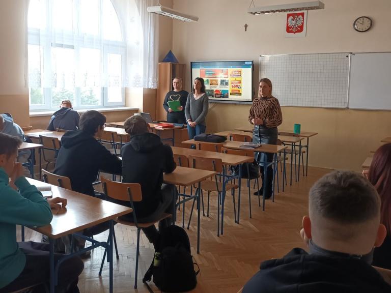 Spotkanie z pośrednikiem pracy i doradcą zawodowym z młodzieżą w krośnieński 9-10 Hufcu Pracy