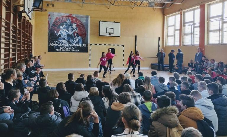 Roztańczony Dzień Nauczyciela