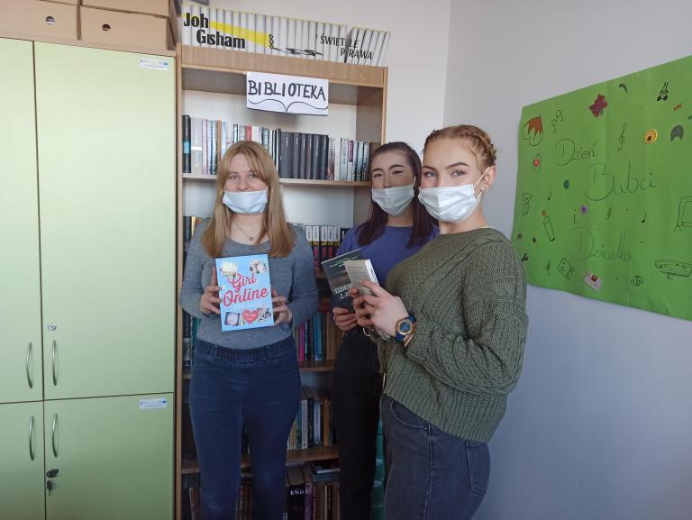 Rozwój biblioteczki w 11-12 Hufcu Pracy w Gdyni