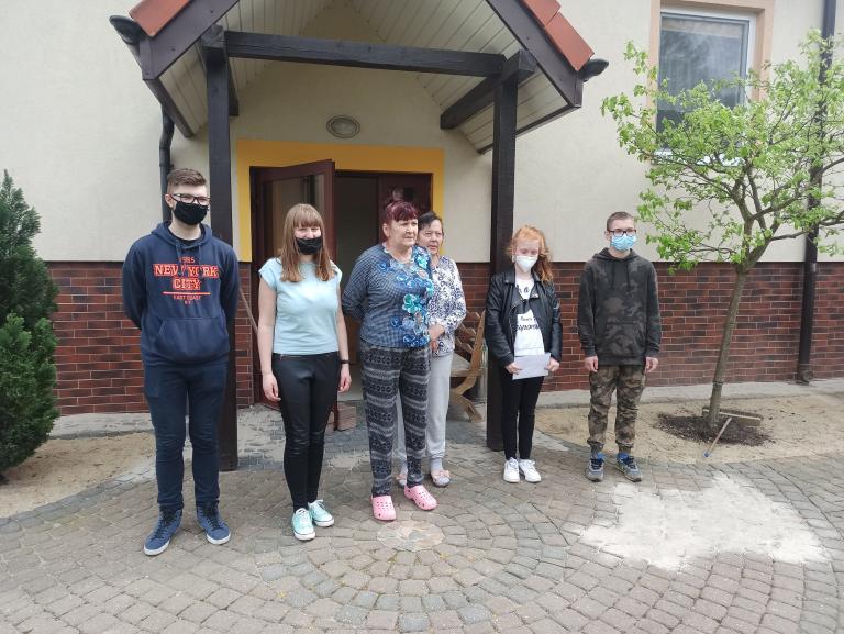 Wręczenie kartek w ramach akcji „Pozdrowienia dla Seniora”