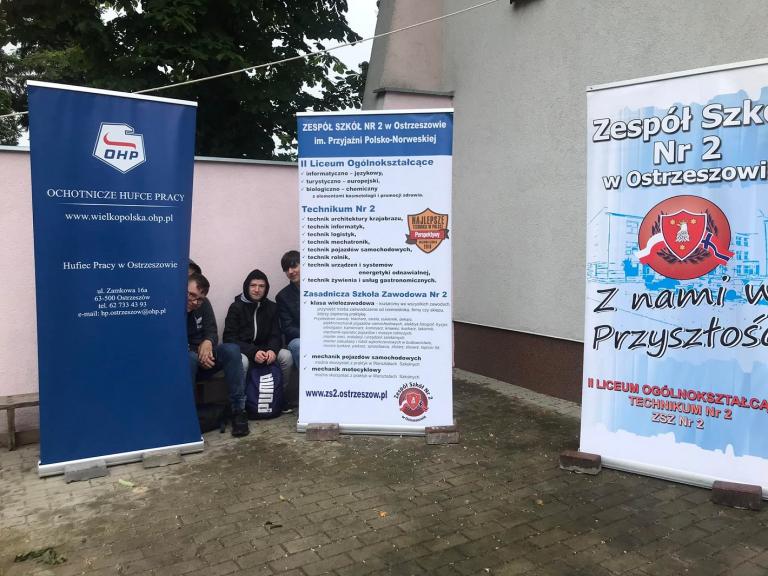 Ostrzeszowski Hufiec Pracy podczas pikniku w Zespole Szkół Nr 2 w Ostrzeszowie