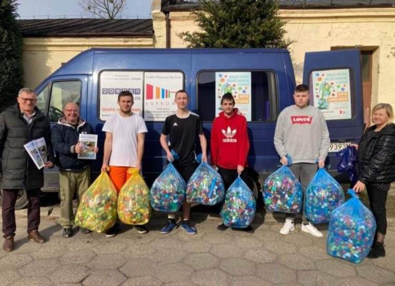 Góra zakrętek dla podopiecznych łódzkiego hospocjum
