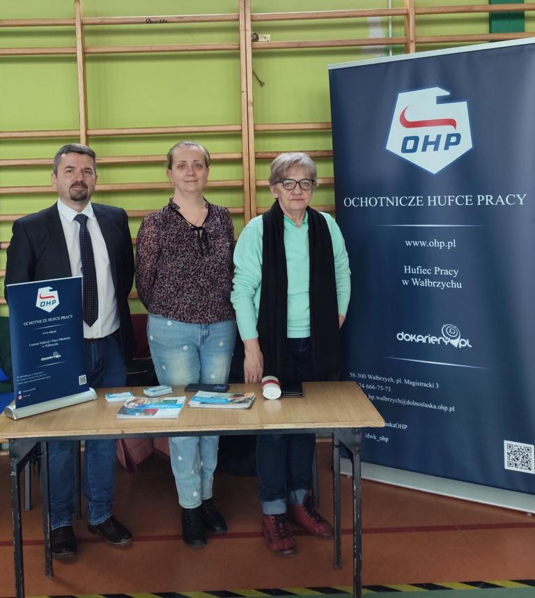 Promocja oferty edukacyjnej Ochotniczych Hufców Pracy w Wałbrzychu na targach edukacyjnych