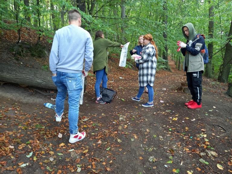 Sprzątanie świata z 11-12 Hufcem Pracy w Gdyni 