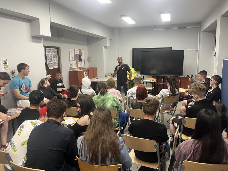 Profilaktyka uzależnień z Teatrem Kurtyna w 11-12 Hufcu Pracy w Gdyni