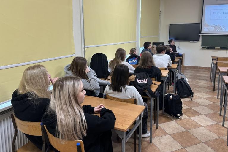 „Równowaga – klucz do łączenia ról zawodowych i rodzinnych”