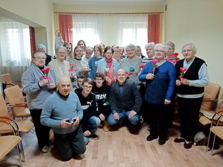 Młodzież dębickiego Hufca wspólne z seniorami świętuje Dzień Kobiet i Dzień Mężczyzn