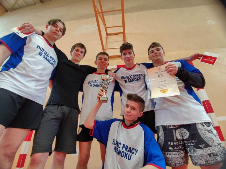 Turniej Halowej Piłki Nożnej o Puchar Komendanta 9-8 Hufca Pracy w Sanoku