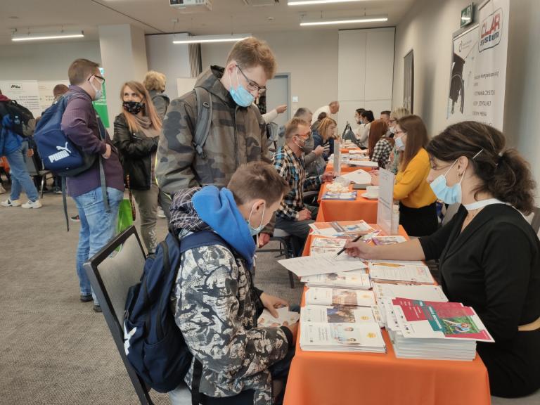 Białystok: Centrum Edukacji i Pracy Młodzieży na Targach Pracy dla Osób z Niepełnosprawnościami