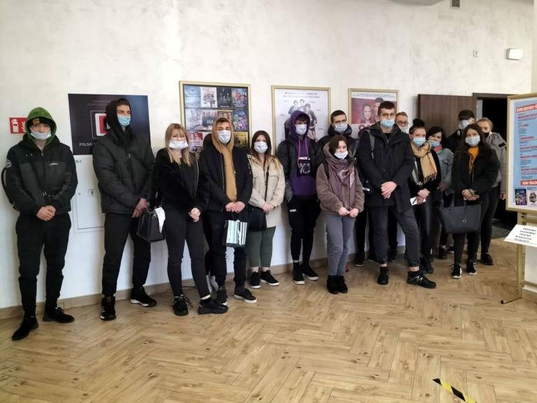 Wyjście do kina z 9-19 Hufcem Pracy w Dębicy