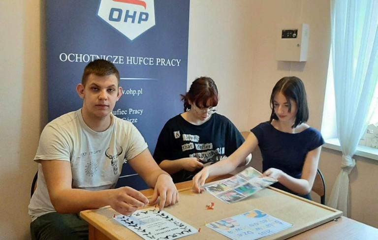 Dzień Kolorowej Skarpetki w Hufcu Pracy w Górze 