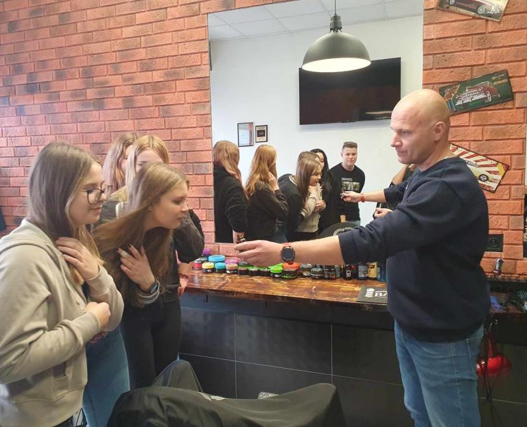 Zawód „Barber” w praktyce – wizyta studyjna w Myszkowie