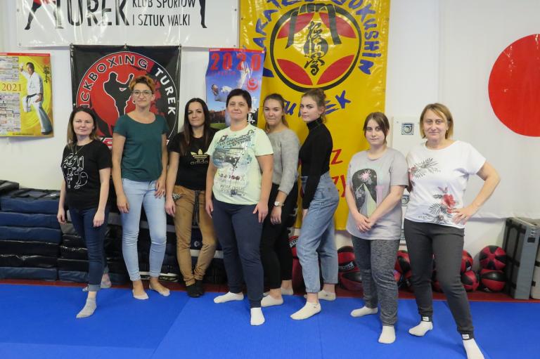 Rada Młodzieży z Hufca Pracy w Turku aktywnie na zajęciach z samoobrony