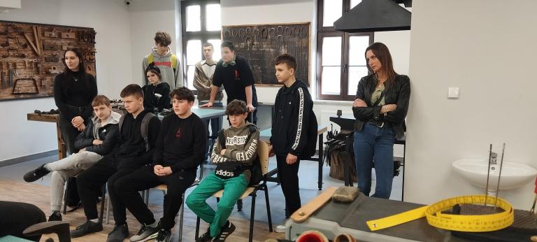 Młodzież z 11-23 Hufca Pracy w Słupsku poznaje historię średniowiecznego miasta