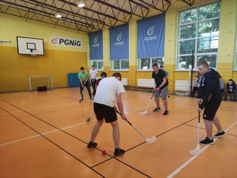 Na sportowo w 9-9 Hufcu Pracy Krosno