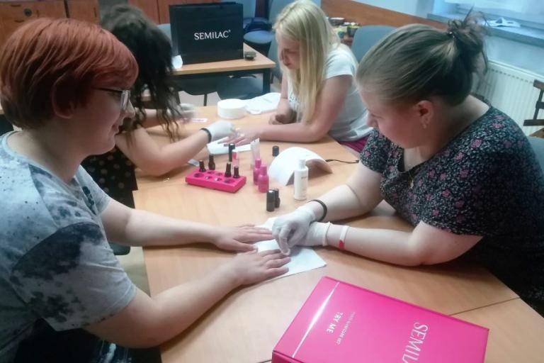 Wasilków: Manicure i stylizacja paznokci  - zajęcia w kole wizażu