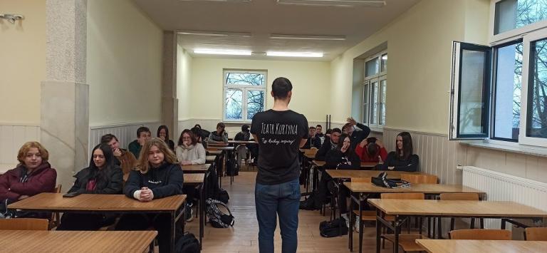 Spektakl i warsztaty profilaktyczne „Teatru Kurtyna” w Hufcu Pracy Bolesławiec