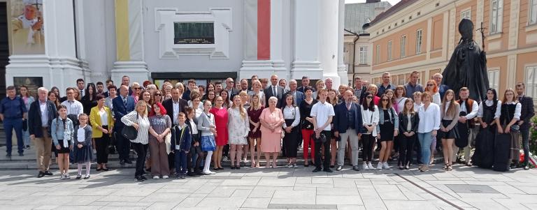 „Przyszłość ludzkości idzie przez rodzinę” – Święty Jan Paweł II. Serdecznie gratulujemy!