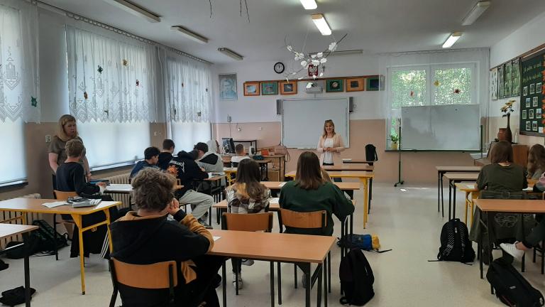 Zajęcia z doradztwa zawodowego dla uczniów w Komarówce Podlaskiej i Woli Osowińskiej