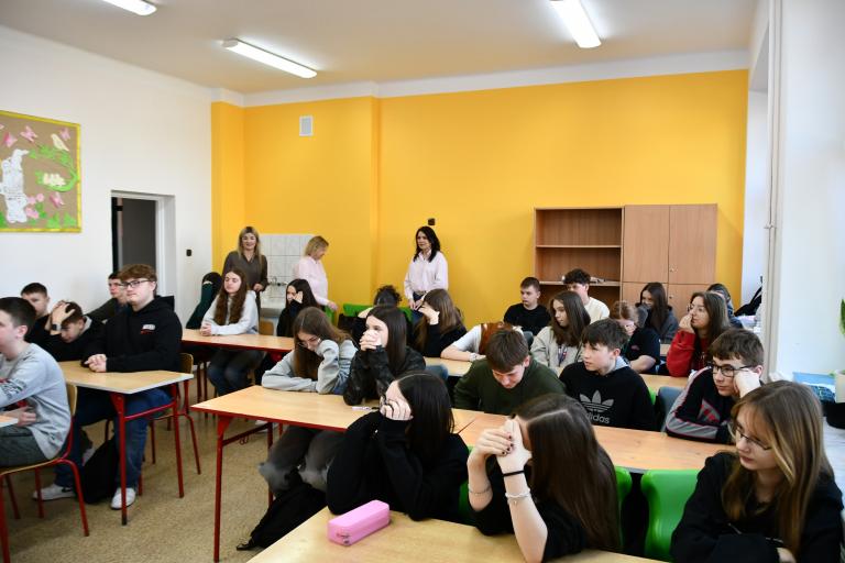 KRAŚNIK: Jak wybrać najlepszą szkołę średnią i wykorzystać wsparcie OHP w planowaniu kariery?