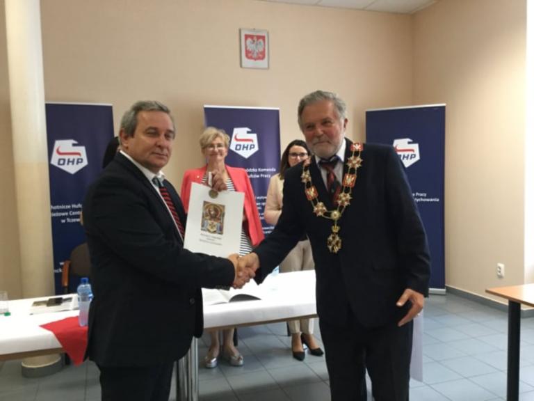 Przyznanie medalu Ośrodkowi Szkolenia i Wychowania w Tczewie
