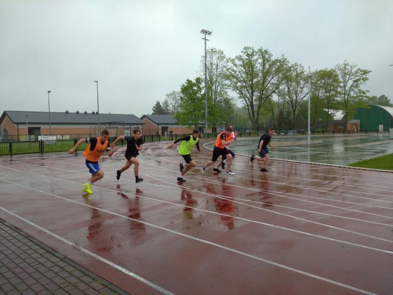 Zawody sportowe w 9-9 Hufcu Pracy Krosno