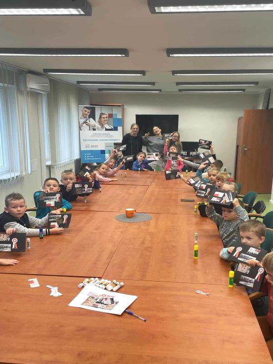 Zambrów: „Kartki niepodległościowe z przedszkolakami”