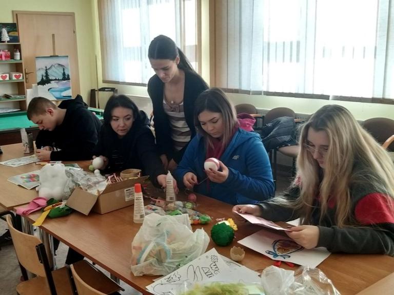 Przygotowania do świątecznego kiermaszu w OSiW w Iwoniczu