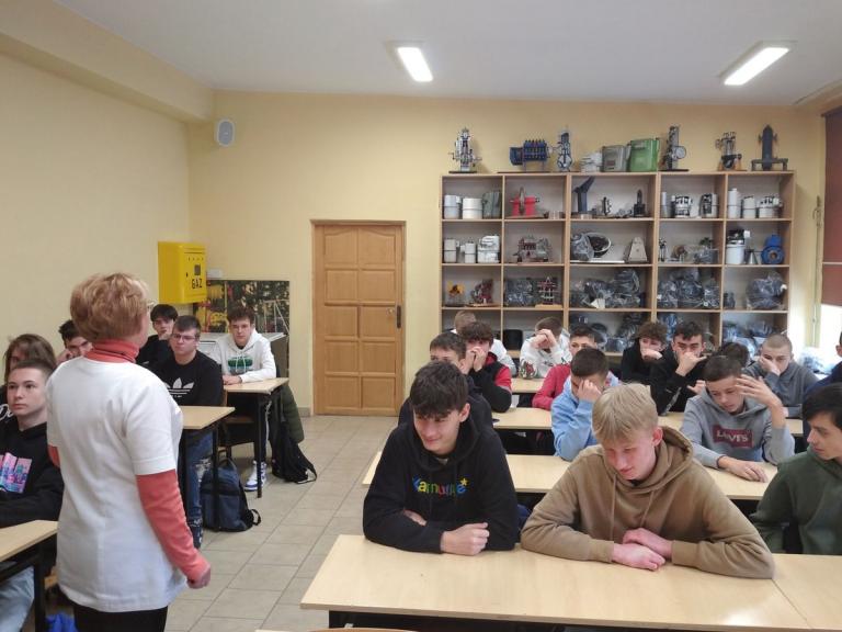 Zajęcia profilaktyczne w 9-9 Hufcu Pracy Krosno