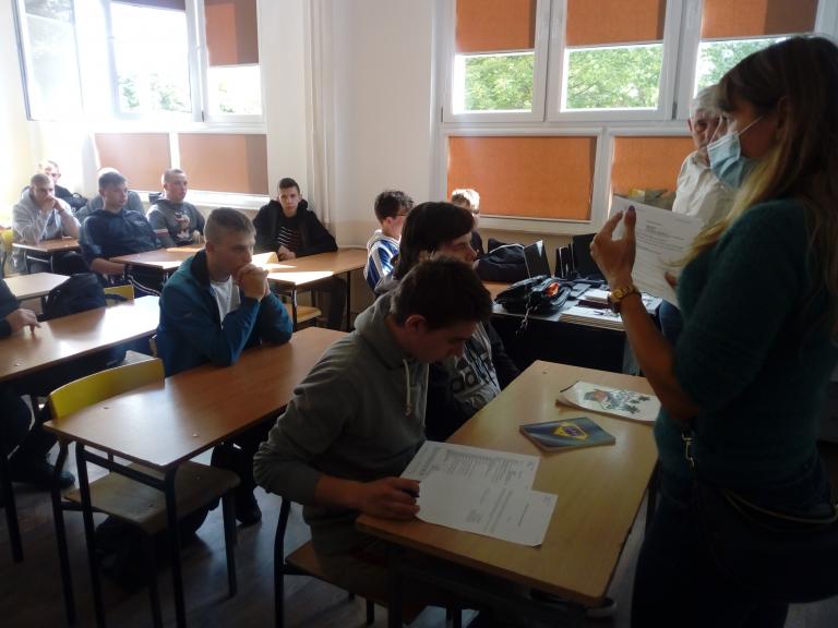 Kurs z teorii zawodowej w 11-19 Hufcu Pracy w Słupsku