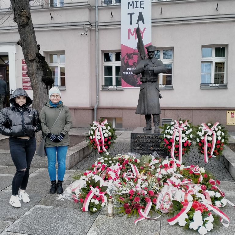 Młodzież Hufca Pracy na obchodach 103. rocznicy wyzwolenia Wolsztyna