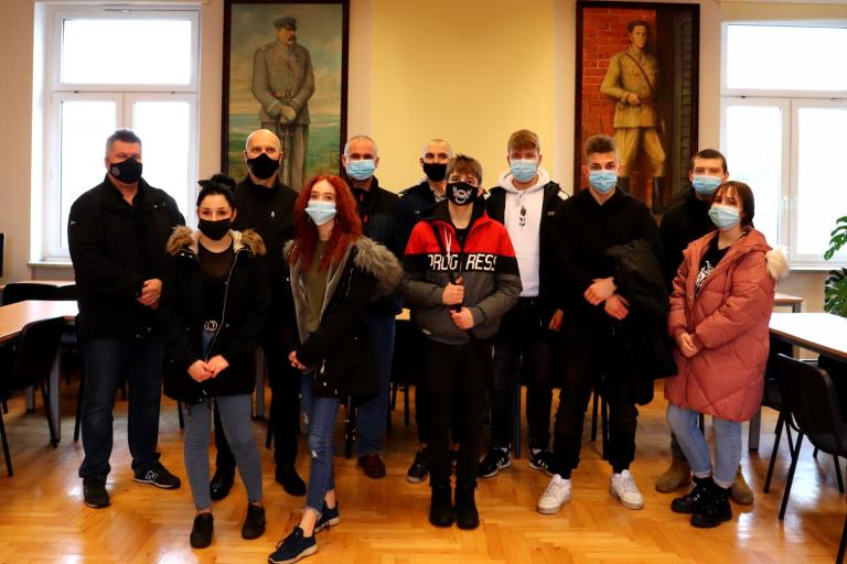 Owoce wolontariatu - niecodzienna lekcja historii