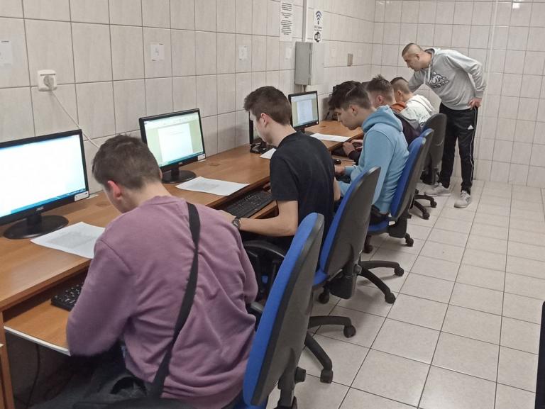 Zajęcia koła informatycznego w OSiW w Iwoniczu