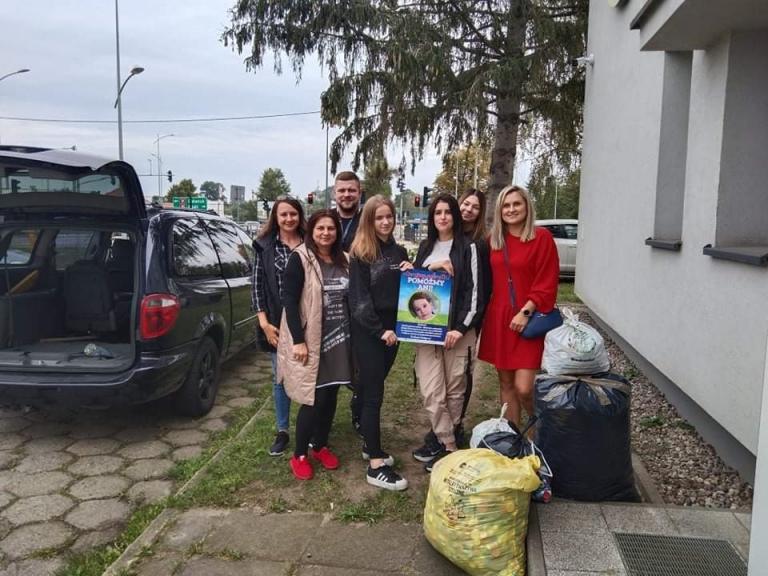 Młodzież z Klubu Aktywnych 11-3 Hufca Pracy w Pruszczu Gdańskim wspiera Anię