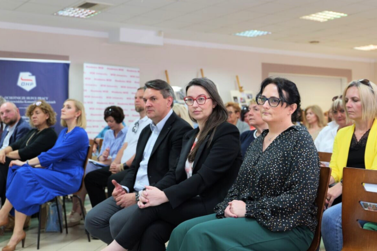 Uczestnicy konferencji Komunikacja wśród dzieci i młodzieży w czasach kryzysu psychologicznego