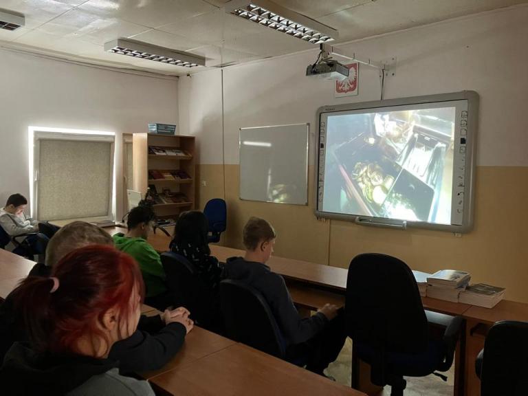 Magia Adwentowego Kalendarza w 11-23 Hufcu Pracy w Słupsku – Świąteczna Filmowa Podróż