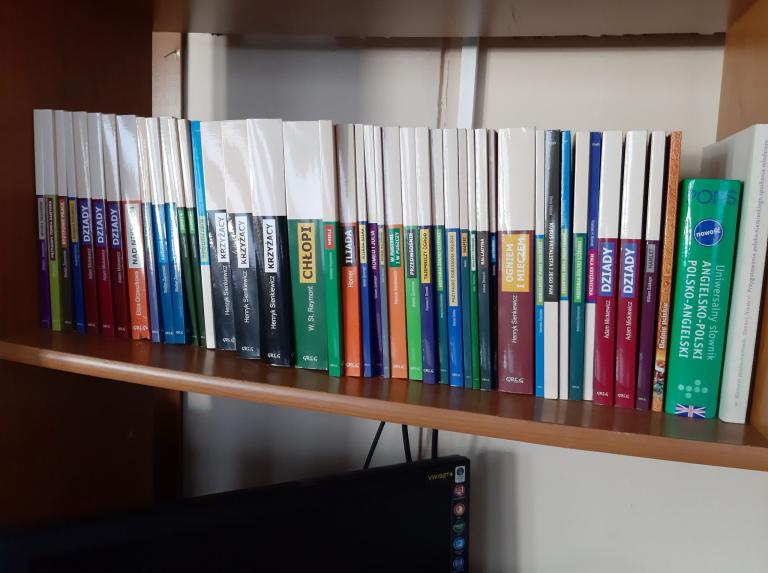 „Kto czyta książki żyje podwójnie”