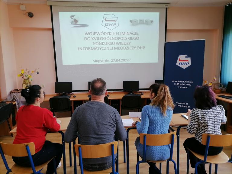 Wojewódzkie zmagania informatyczne w 11-19 Hufcu Pracy w Słupsku