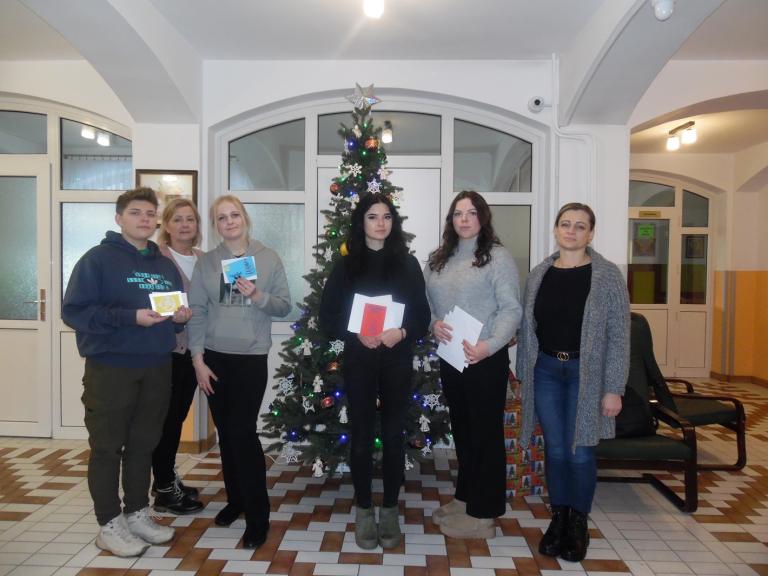 Mikołajkowa wizyta uczestników Hufca Pracy w Kole w Domu Seniora