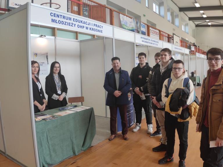 Uczestnicy 9-9 Hufca Pracy na Targach Pracy