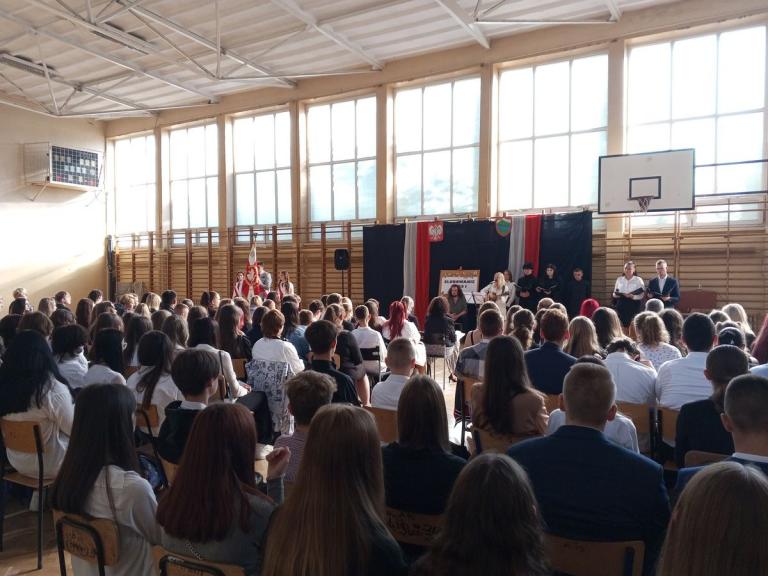 Pasowanie na ucznia pierwszoklasistów w przemyskim Hufcu Pracy