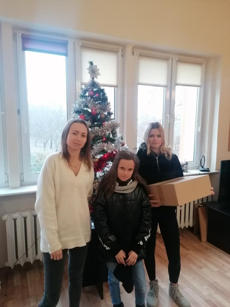 Paczka świąteczna dla uczestników Hufca Pracy 15-1 w Kaliszu