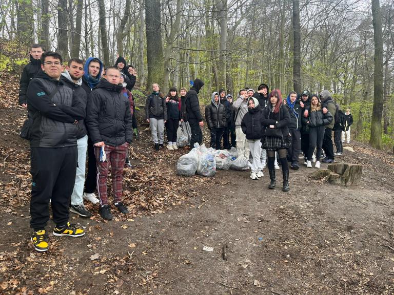 „Dzień Ziemi” z 11-12 Hufcem Pracy w Gdyni
