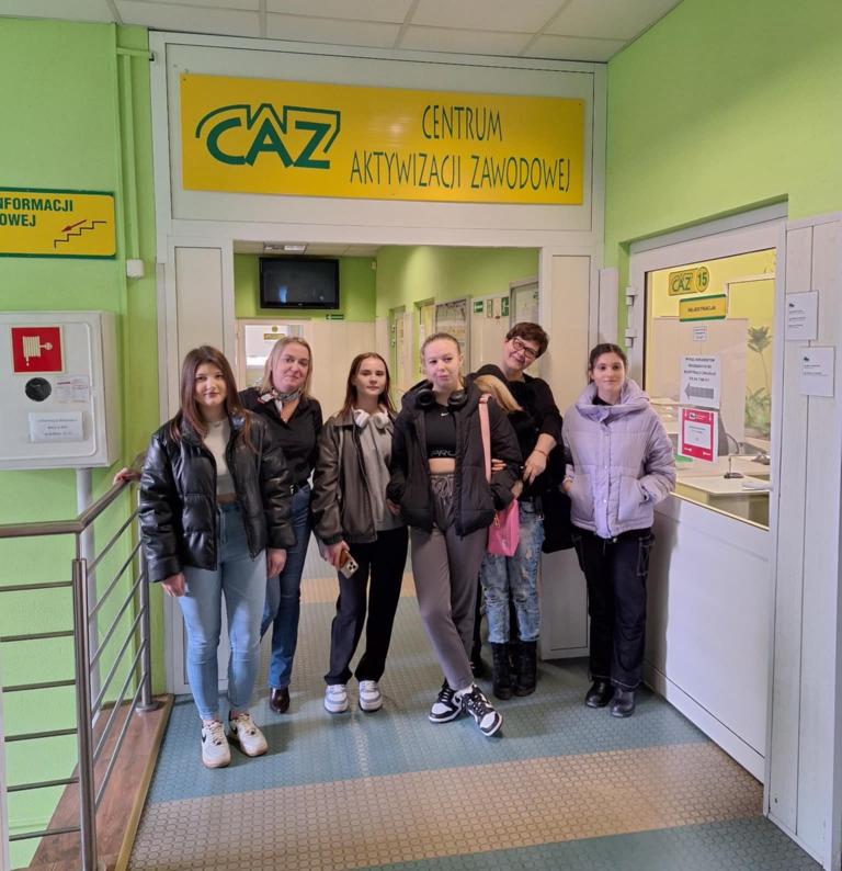 CEiPM Skierniewice: Zajęcia w Powiatowym Urząd Pracy w Skierniewicach dla uczestników skierniewickiego Hufca Pracy