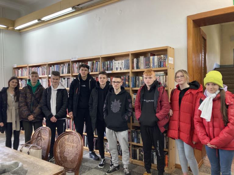 Lekcja biblioteczna z uczestnikami kaliskiego Hufca Pracy